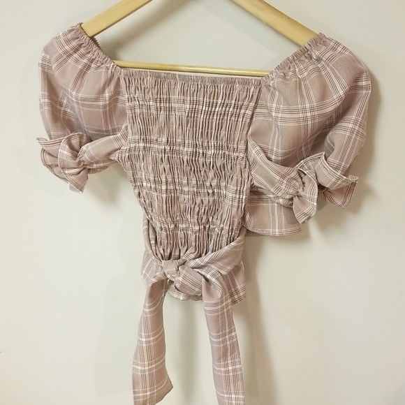 Puff Sleeve Crop Plaid Blouse - Picture 4 of 6